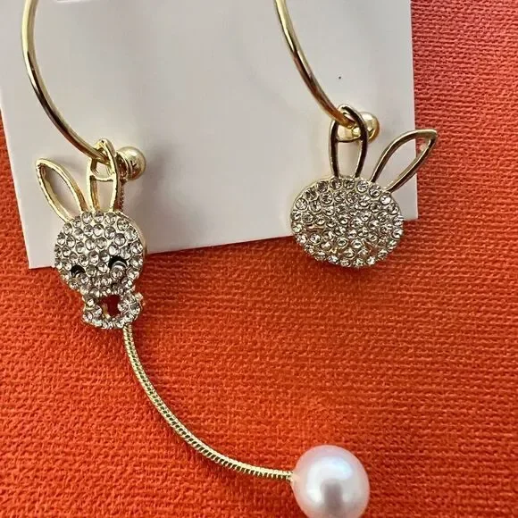 🐰 🎊🎊HP🎉🎉 Betsey Johnson mismatched dangle bunny earrings 🐰