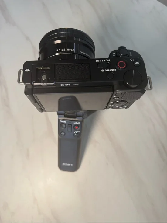 BRAND NEW Sony ZV-E10 Mirrorless Vlog Camera in Black BRAND NEW FROM BOX