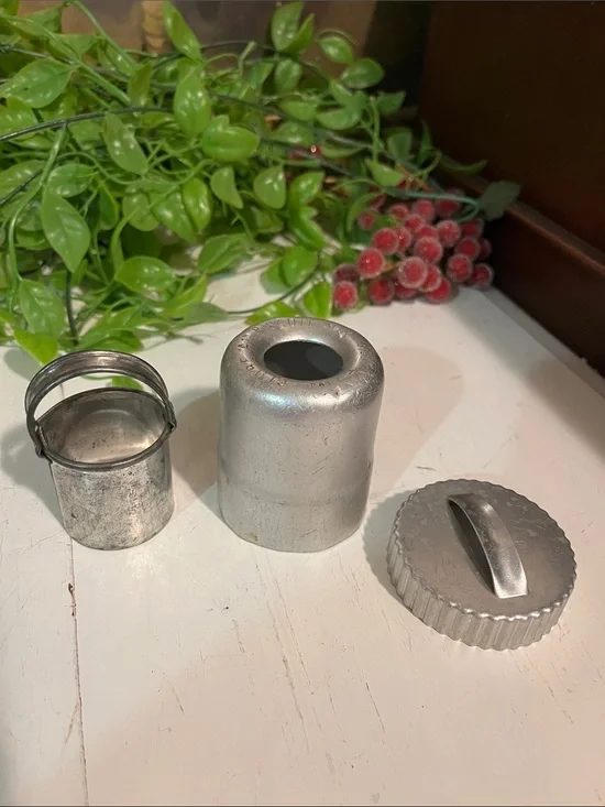 VTG Biscuit Cutters (3) - Globe “A1” Biscuit Mix Advertisement - Patent Pending