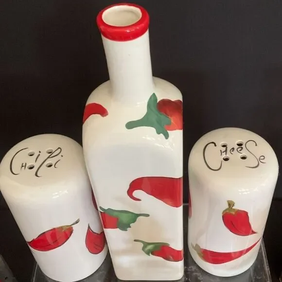 Chili Pepper🌶️ Deco Bottle & Chili 🌶 Pepper Parm Cheese 🧀 & Chili Shakers.