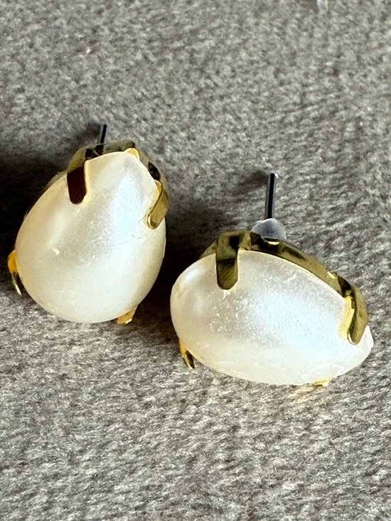 Elegant Gold-Set White Teardrop Stud Earrings