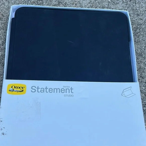OtterBox Statement Series Studio IPad Pro 11” Cover NWT