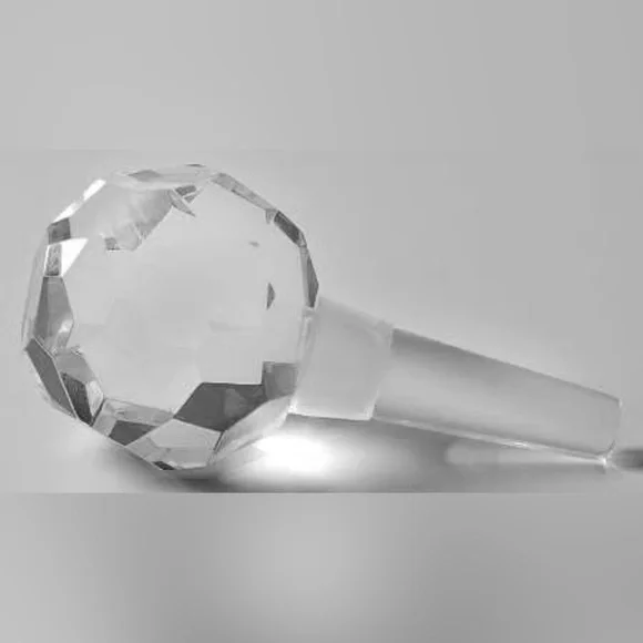 Elegant Crystal Wine Stopper
