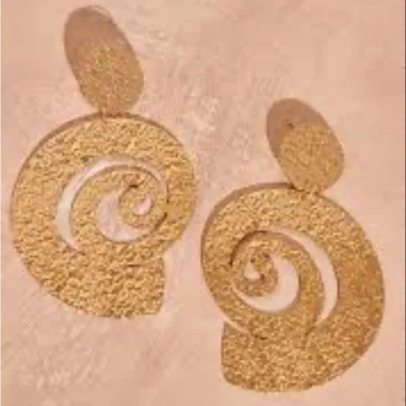 Pretty Little Thing Swirl Disk Earrings