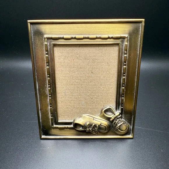Vintage Style Photo Frame with Baby Shoes Accent Brass‎ Tone Tabletop 4x6