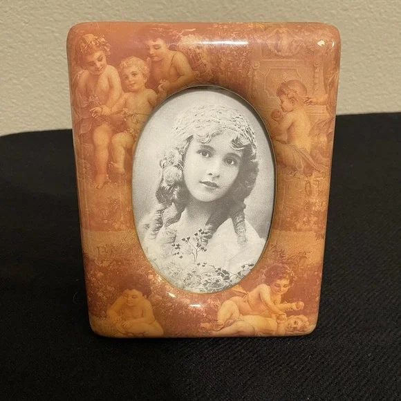 Vintage Studio Nova Ceramic Cherub Picture Frame Rectangular Oval‎ Opening Easel