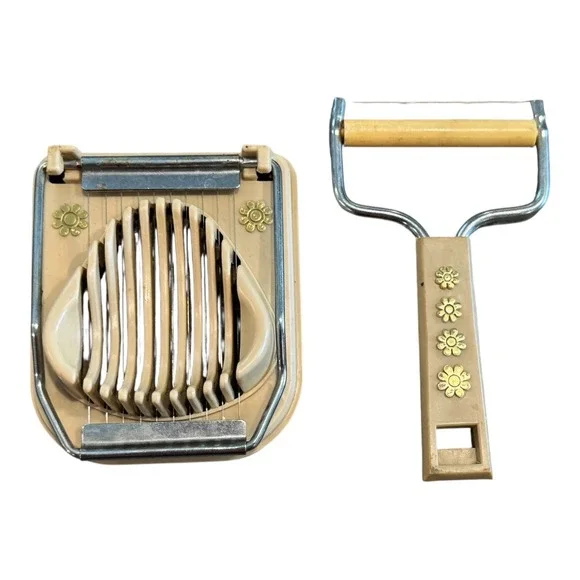 Vintage Travco Egg Slicer Cheese Slicer Kitchen Gadget Flower Design Beige 70s‎