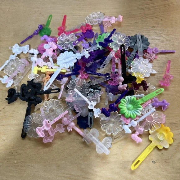 Vintage Barrettes Plastic Hair Clips 80's 90's Flowers Bows Lot of ~100