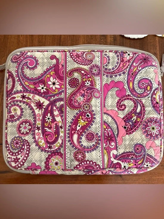 Retired Vera Bradley “Paisley Meets Plaid”Laptap Sleeve