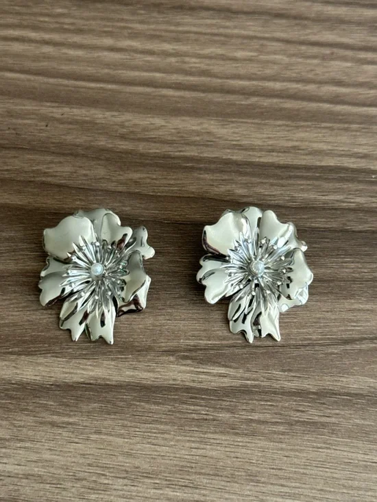 Flower pearl earrings Q1068