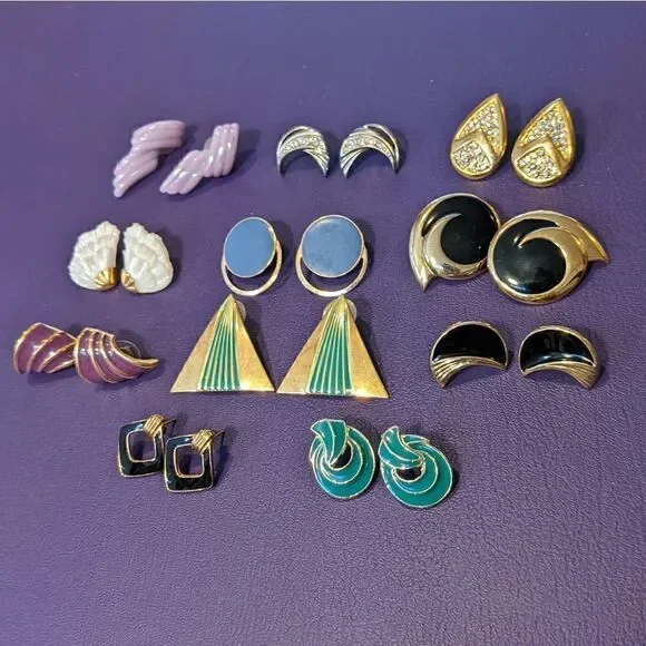 Lot of vintage earrings