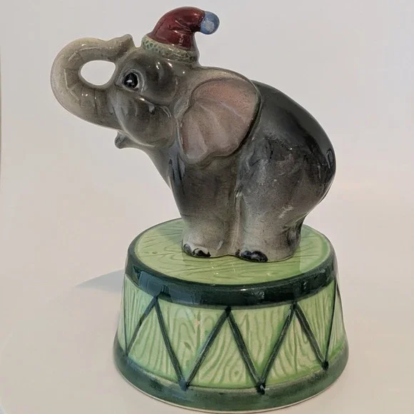 Vintage Circus Elephant On Trapezoid Base Salt And Pepper Japan Ceramic