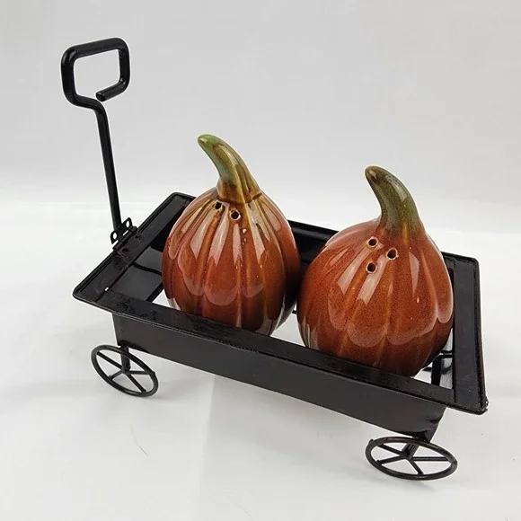 Pumpkin Shaped‎ Salt and Pepper Shaker Set in a Wagon Holder Fall Thanksgiving