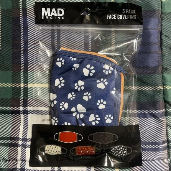 New sealed set/5 paw love face masks