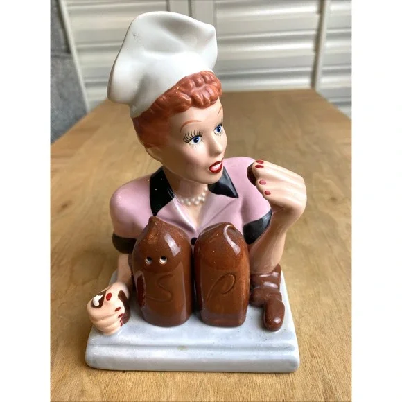 VTG I LOVE LUCY  Chocolate Factory SALT & PEPPER SET Vandor 1996 CBS‎ Inc. READ