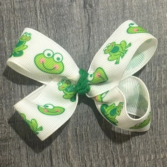 💞 Little Girls White & Green Froggy Ribbon Bow Hair Clip