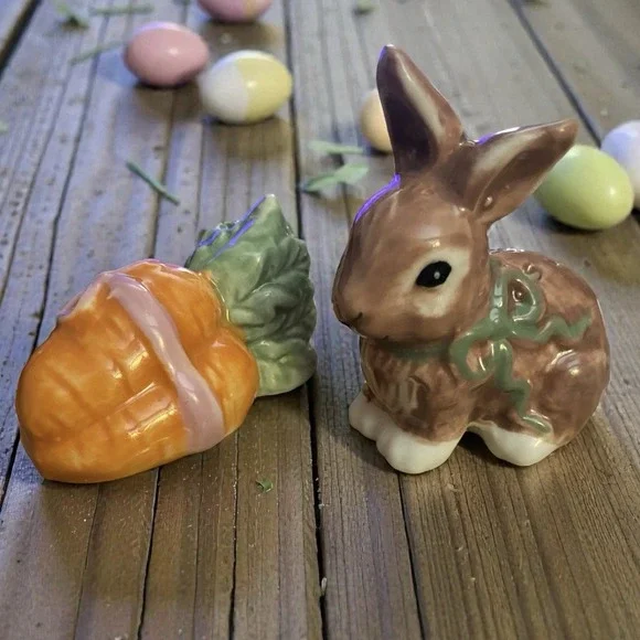 Cracker Barrel‎ Salt And Pepper Shakers Brown Bunny, And Carrots New