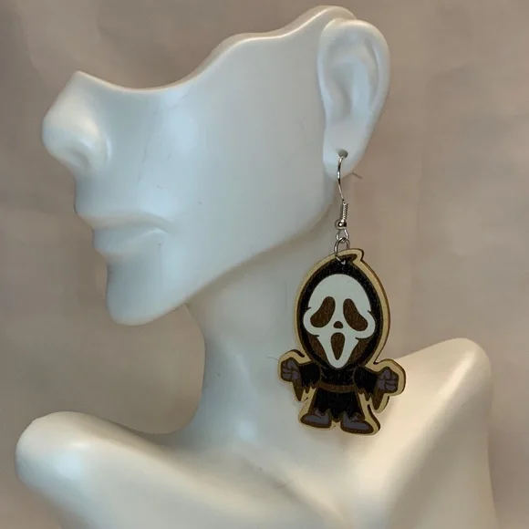 NWT! Cartoon Halloween Ghostface Horror Movie Killer Wooden Dangle Earrings!