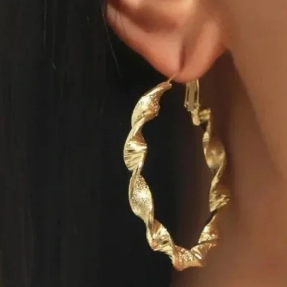 NWT Gold Tone Twisted Hoop Earrings!