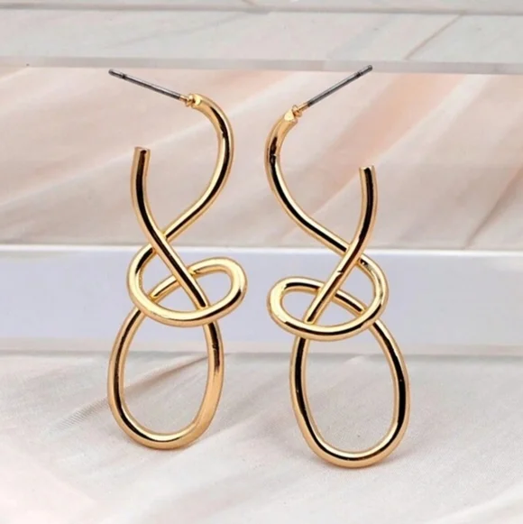 NEW‼️Elegant Knot Earrings