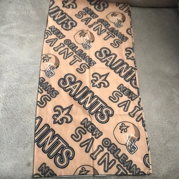 6/$20 New Saints neck gaiter