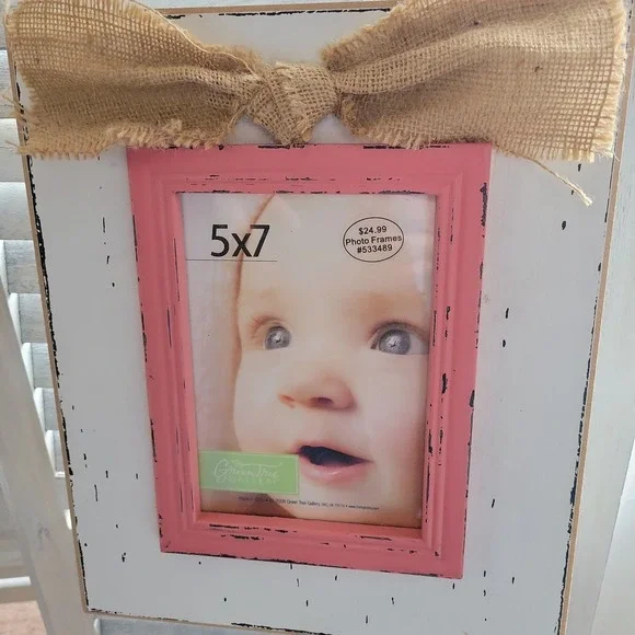 White and pink 5x7 picture frame with bow