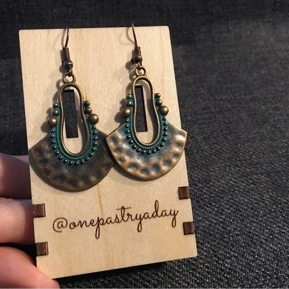 Boho, Western Flair Fashion Dangle Hammered Metal Earrings, Cooper, Turquoise