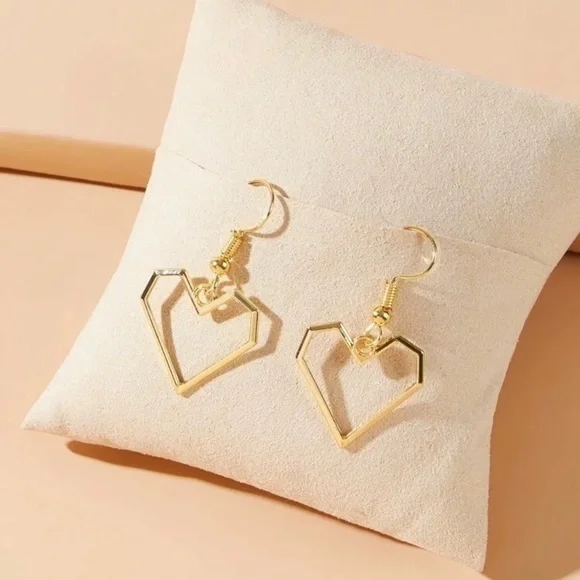 3/$30 💛 Heart Drop Earrings