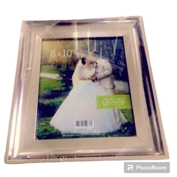 NWT Elegant 8x10 Photo Frame