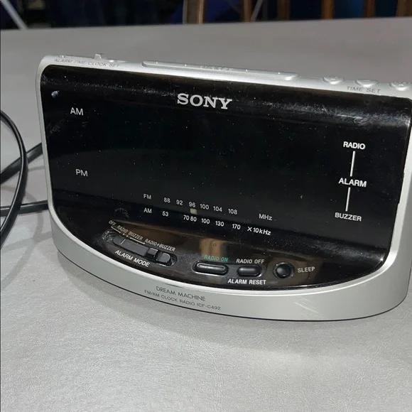 Sony Dream Machine AM/FM Radio - Black and White