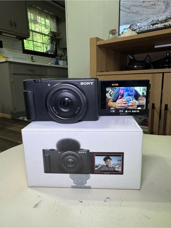 Sony Vlogging Black Compact Digital Camera with Flip Screen