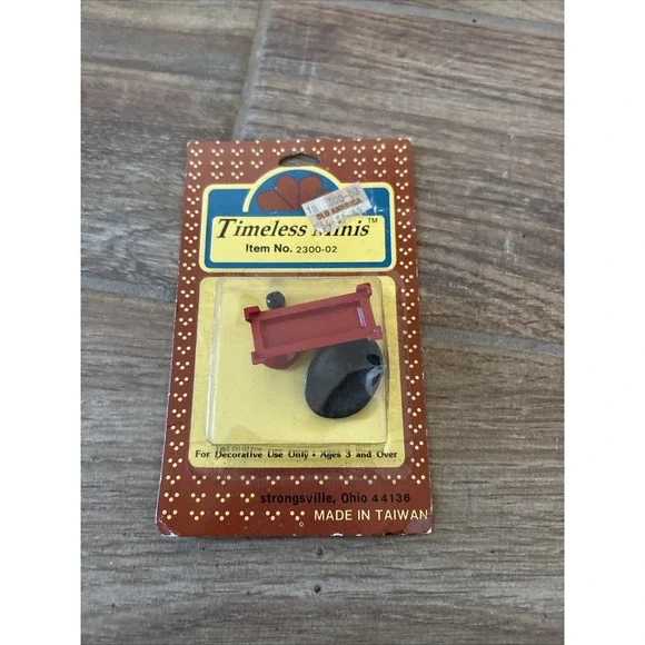 VTG Dollhouse Red Kitchen Metal Scale Miniature‎ - Farmhouse Kitchen Scale