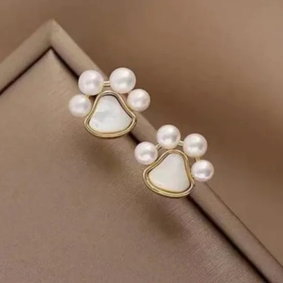 NWT Adorable Faux Pearl Dog or Cat Paw Stud Pierced Earrings!