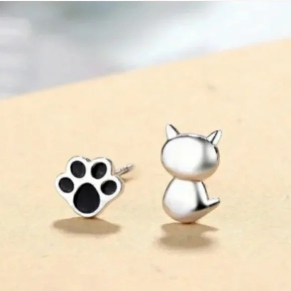 NWT Mismatched Cat and Paw Print Pierced Earrings!