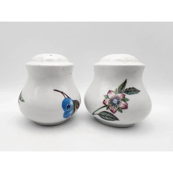 Vintage Ceramic Salt And‎ Pepper Shakers Hand Painted Blueberries Blooms China