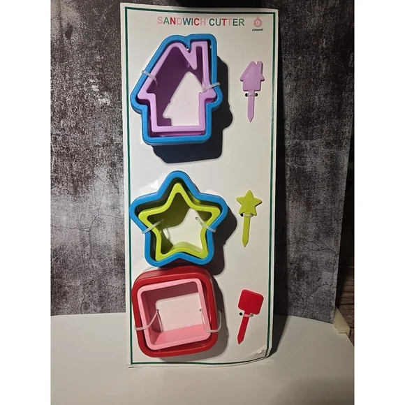 Target Bullseye Sandwich Cutter Set of 9 Pieces w/Home, Star & Square (160)
