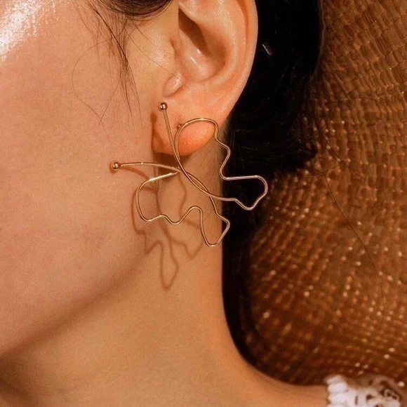3/$30 💛 Abstract Butterfly Earrings