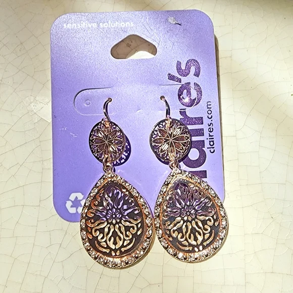Nwt Claire's rose champagne gold mandala filigree fish hook dangle earrings