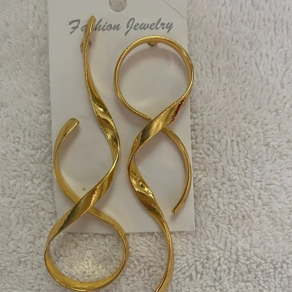 Assorted 8 Pair of Earrings Bold & Chunky Costume Jewelry