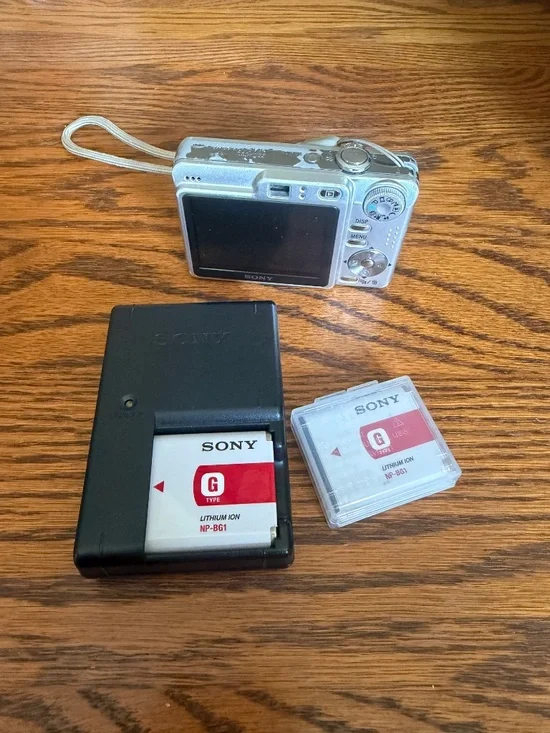 Sony Cybershot DSC-W55 Digital Camera, Battery Charger, and Two Batteries READ
