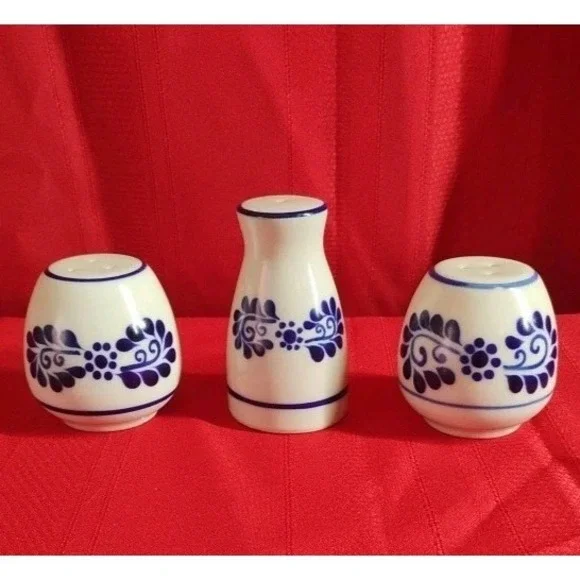 Vtg 3pc Salt & Pepper Shaker Set Stoneware Ceramic Porcelain Blue Cream Color‎