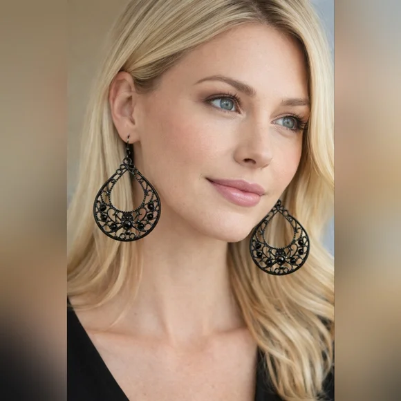Chic Black Filigree Teardrop Earrings‎