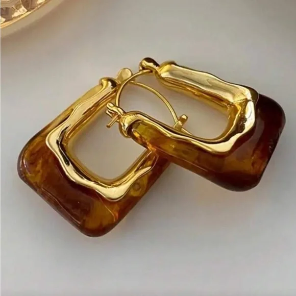 Zara style Vintage U-Shaped Hoop Earrings – Stylish & Timeless Design