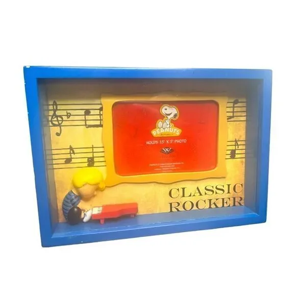 Peanuts Snoopy‎ Classic Rocker Shadow Box Photo Frame