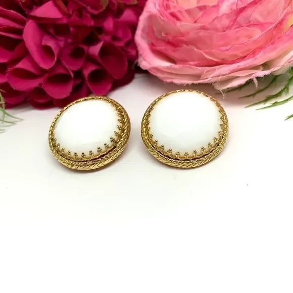 VINTAGE⚜️ESTATE Milk Glass Faceted Crystal & Gold Filigree Clip Earrings