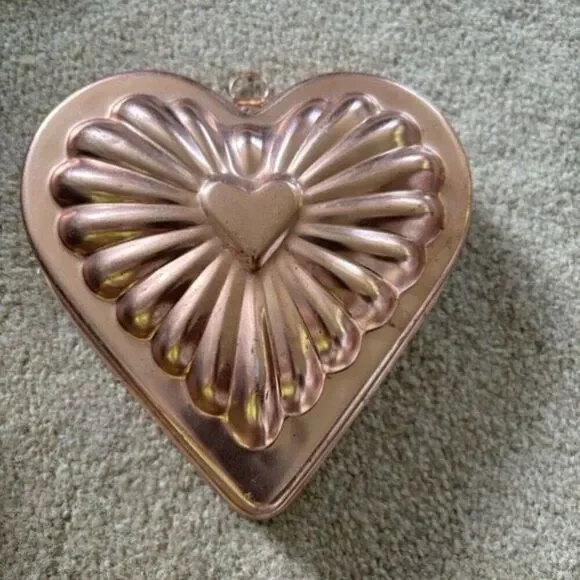 Vintage 3 1/2 Cup Heart Shaped Jello Mold