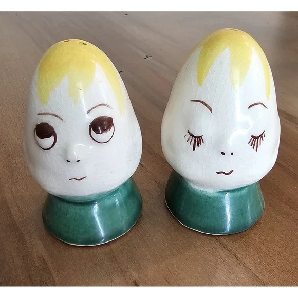 Vintage Anthropomorphic Ceramic‎ Egg Shaped Salt & Pepper Shakers