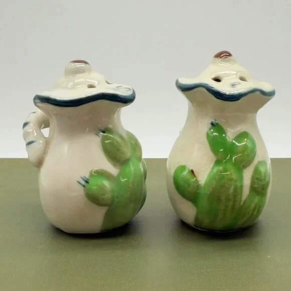 Vtg Miniature Ceramic Jug Cactus Salt Pepper Shakers Made in Japan Southwest