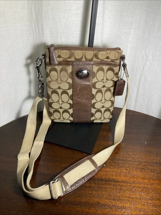 Coach Sutton signature swingpack crosspody bag khaki