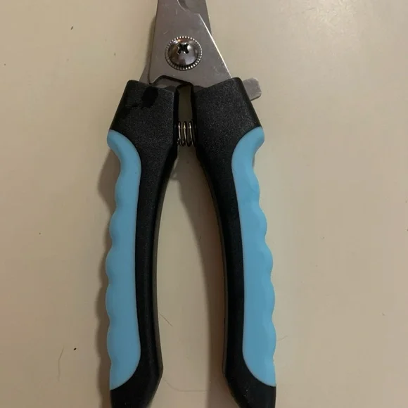Black and Blue Dog Nail Clippers